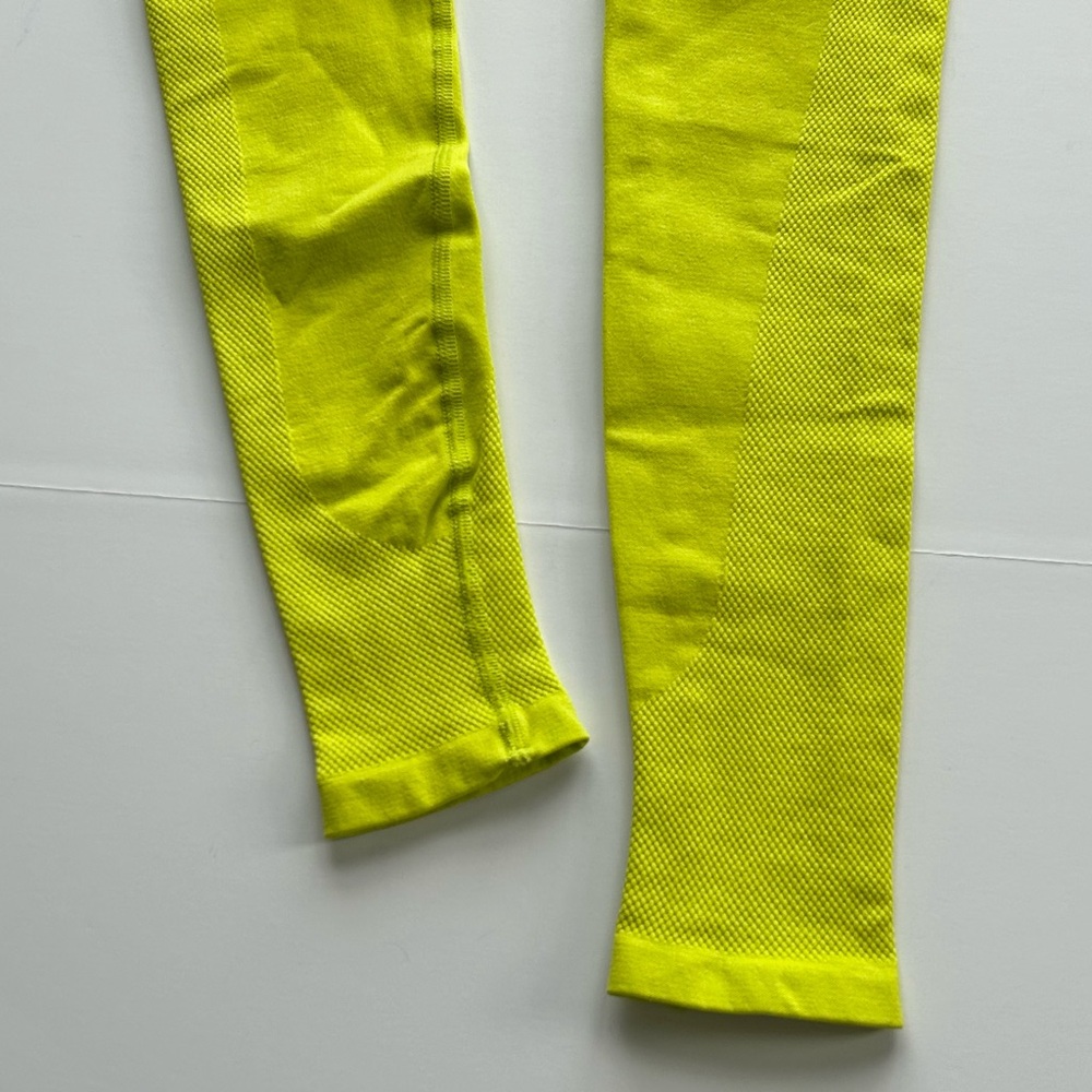 🍒NWOT Camila Coelho Sport Leggings. Size: S/M - Picture 3 of 11
